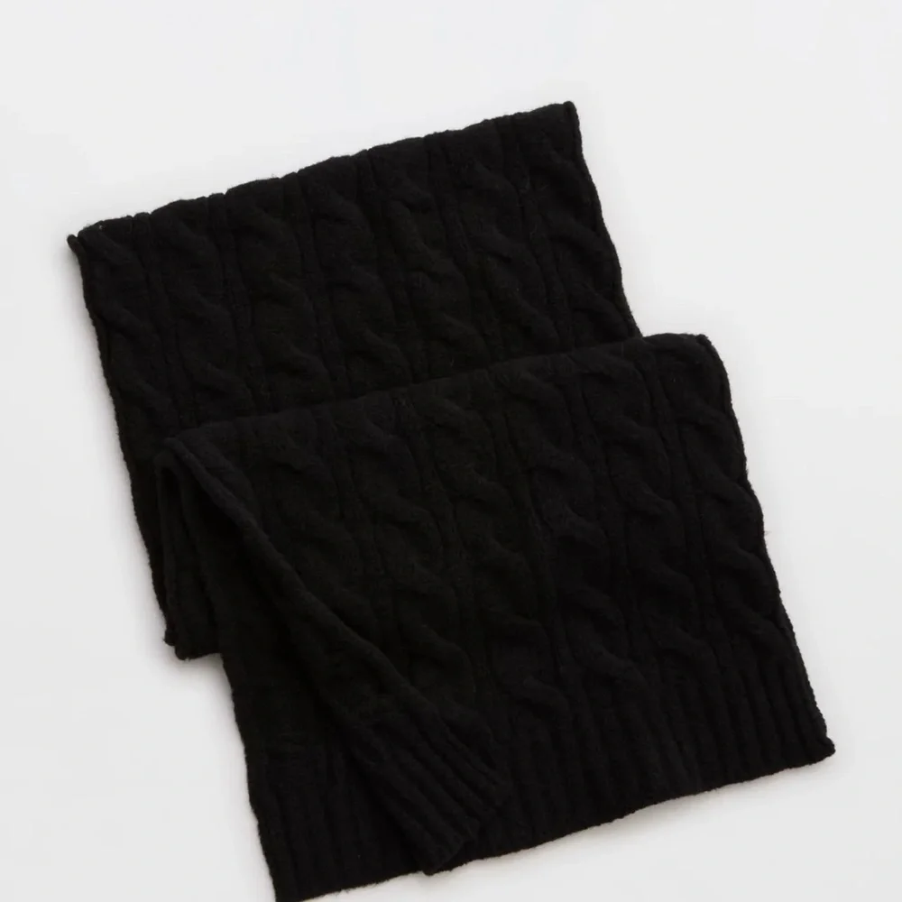 NWT Aerie Black Cable Knit Scarf